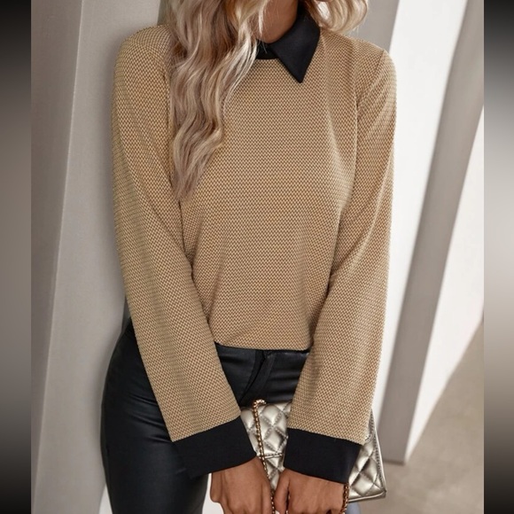 Contrast Collar Slit Neck Top